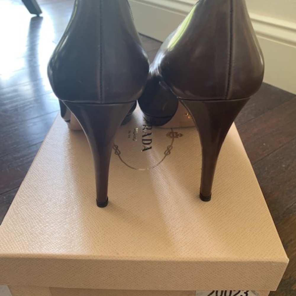 Prada Spazzolato Fume Brown Platform Pumps - Picture 2 of 3